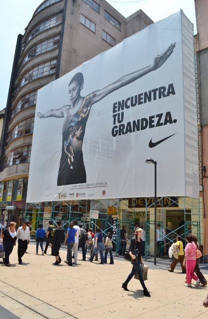 ...cuántos futbolistas que no han logrado nada están en anuncios como este?... ...cuántos futbolistas que no han logrado nada están en anuncios como este?...
