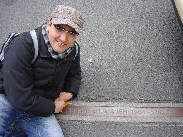 ...yo en el muro de berlín... ...yo en el muro de berlín...
