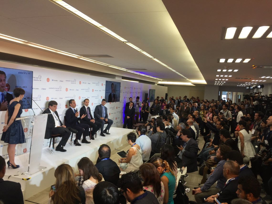 Directivos de América Móvil presentaron las novedades de esta empresa para ofrecer redes de datos más veloces en los próximos años.