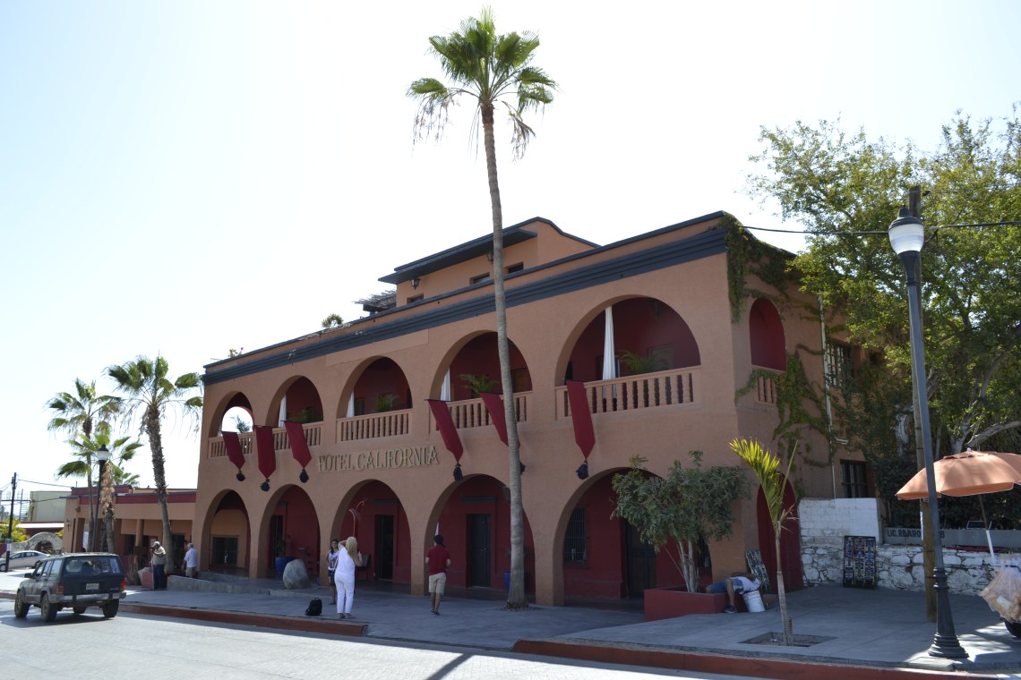 1 La fachada del Hotel California