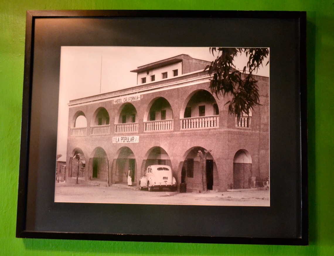 3 Foto del Hotel California a mediados de los 50 cundo en su planta baja había una tienda