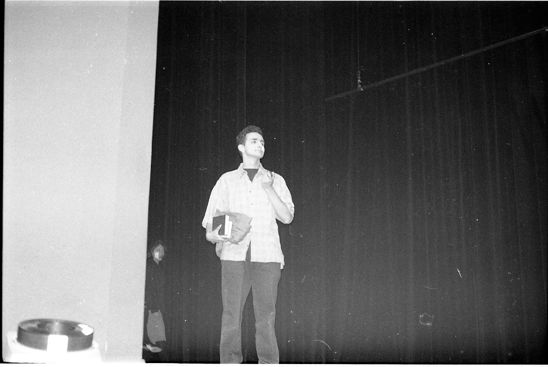 Yo, cuando salí en "Las Noticias del Día" en la universidad.