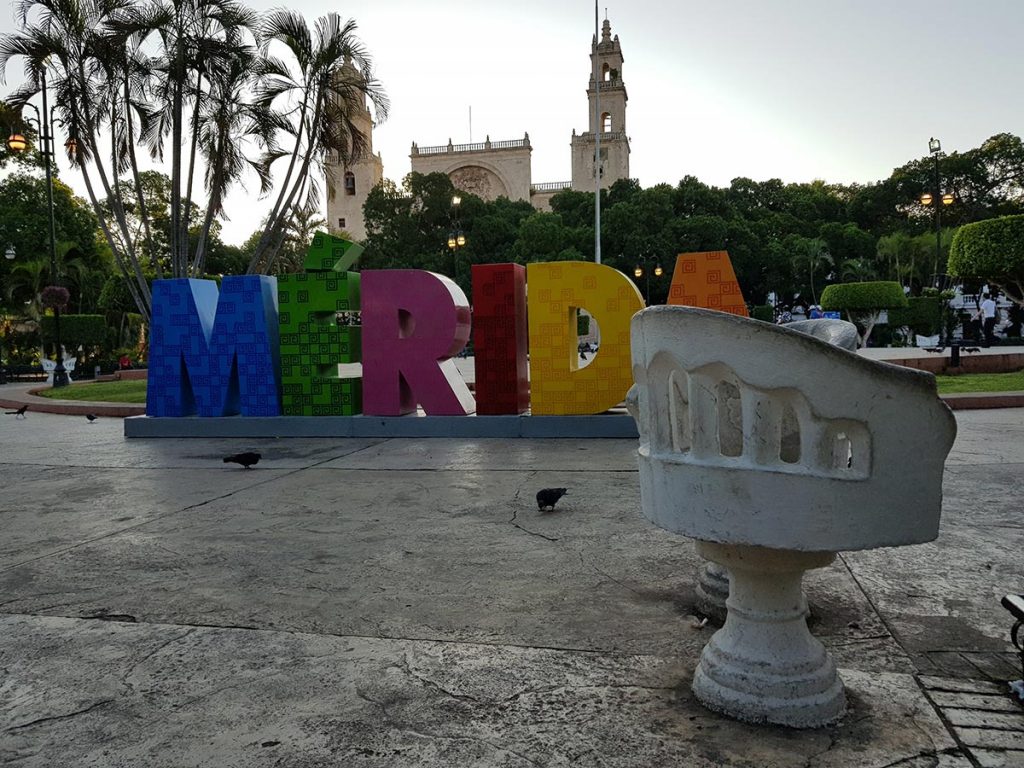 merida-sillas-parque-en-mexico-1024x768